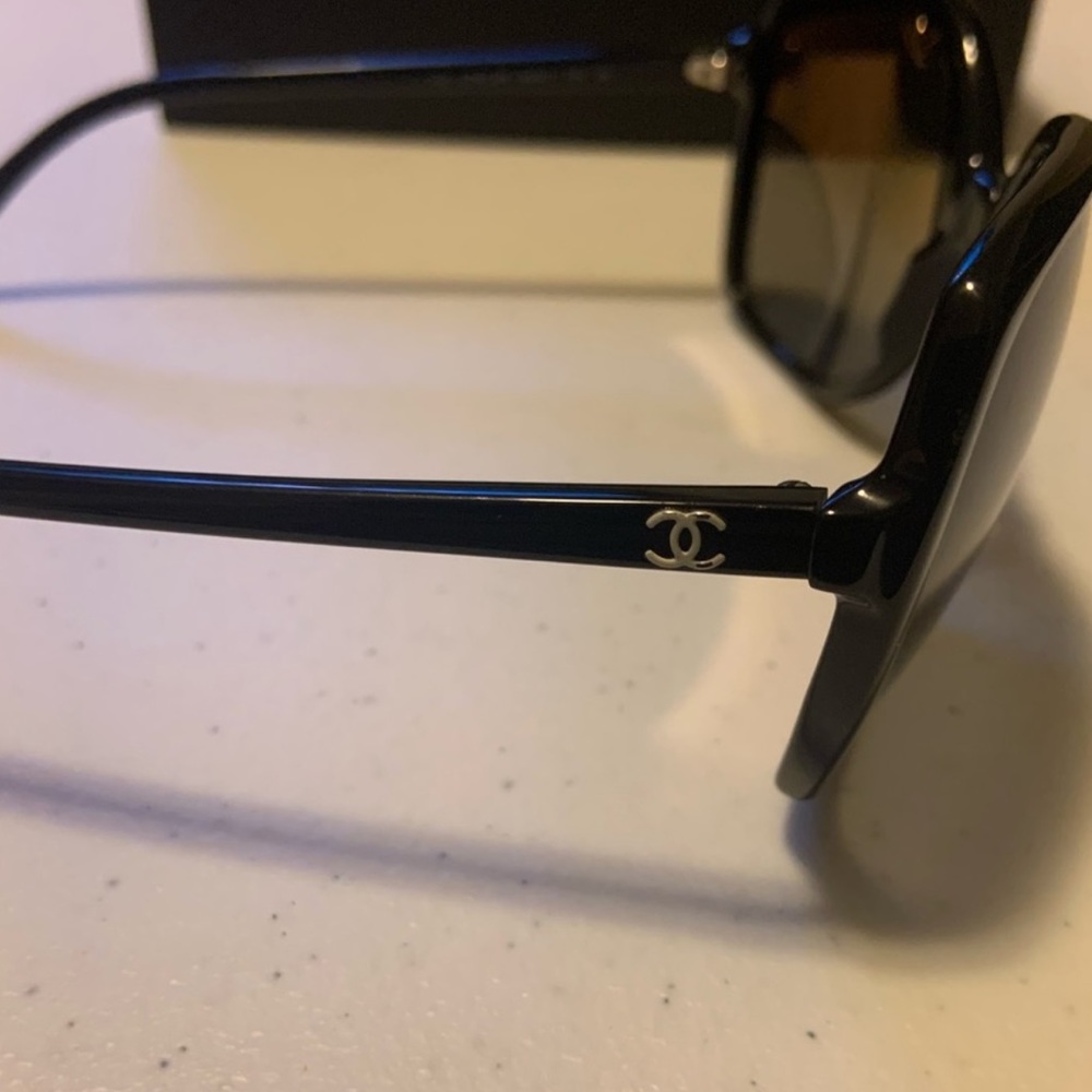 Chanel sunglasses - Picture 5 of 8